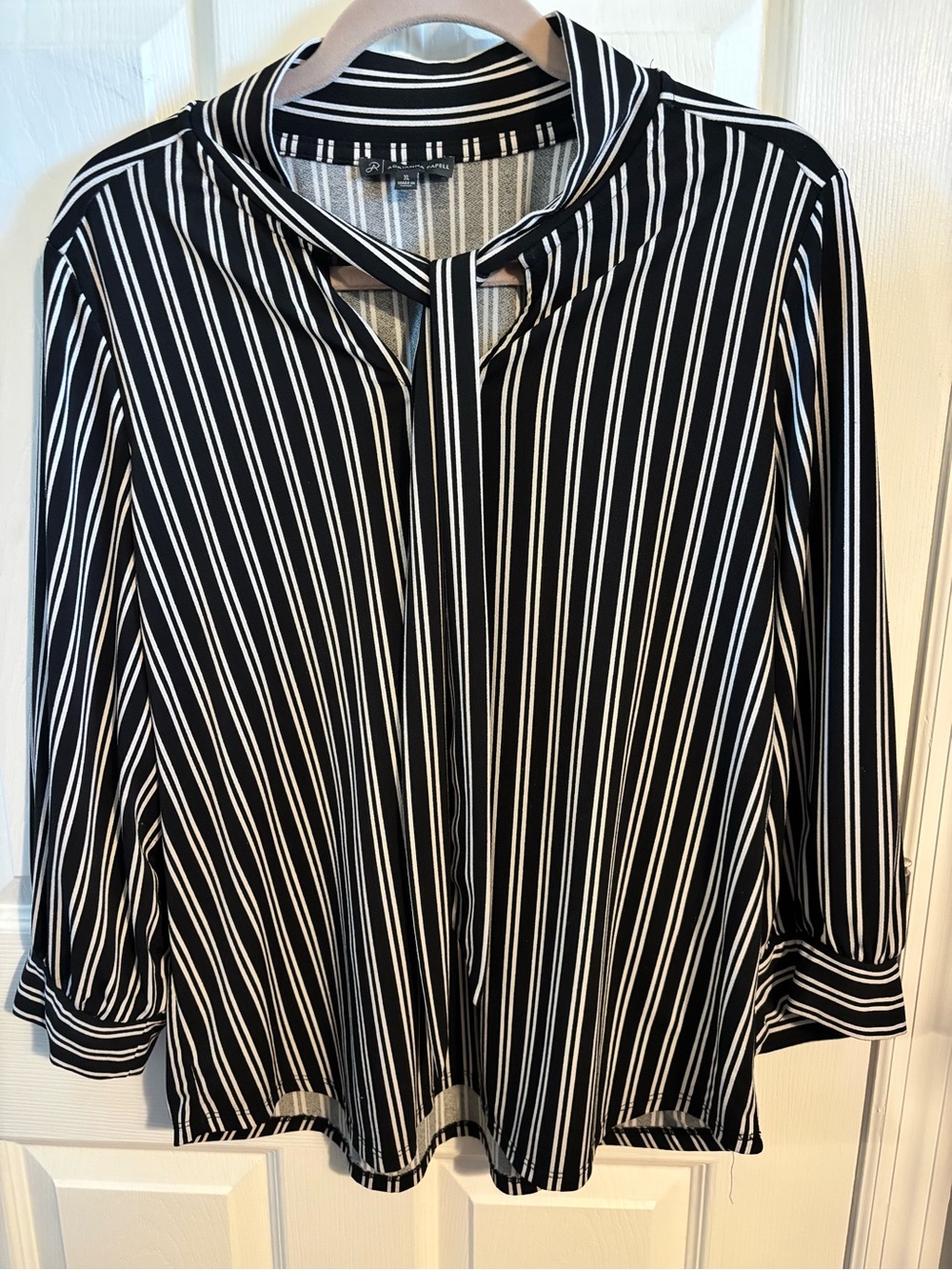😍Adrianna Papell Black & White Striped Tie-Neck Blouse Size XL